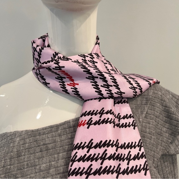 Gucci Silk Logo Scribble Scarf - Picture 2 of 6